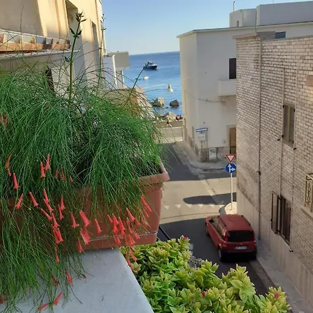 Del Lungomare Bed and Breakfast 3*