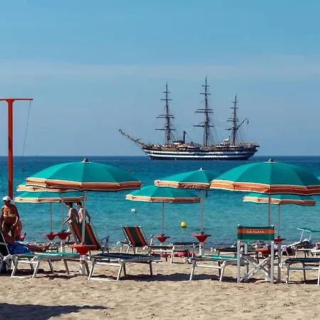 Del Lungomare Oda ve Kahvaltı 3*