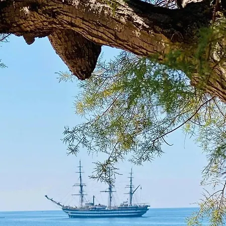 Del Lungomare غالّيبولي