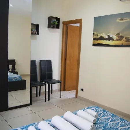فندق مبيت وإفطار Del Lungomare غالّيبولي